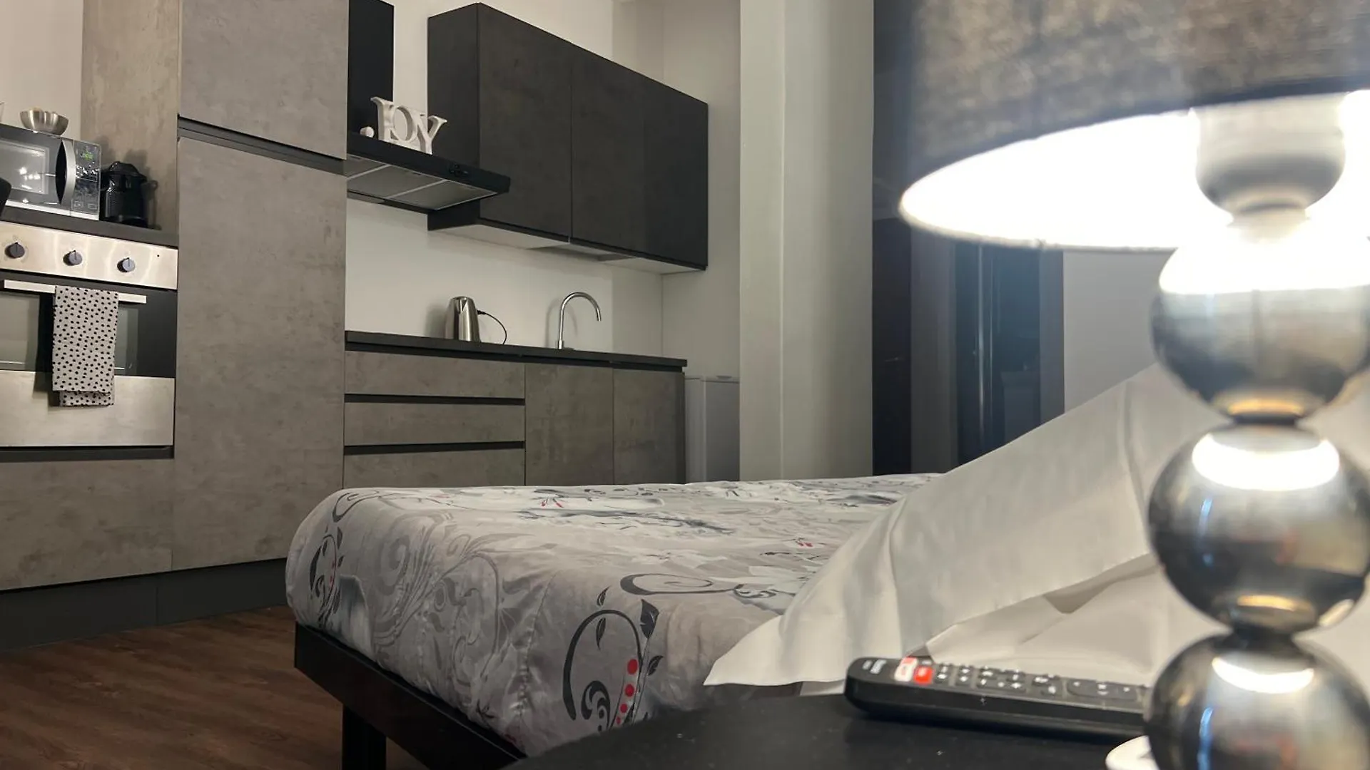 Milanoflats - New Beautiful Fully Equipped Studio Apartment With A View Of Piazza San Camillo - 5 Minutes From Central Station, M2, M3, Airport Shuttle Italie