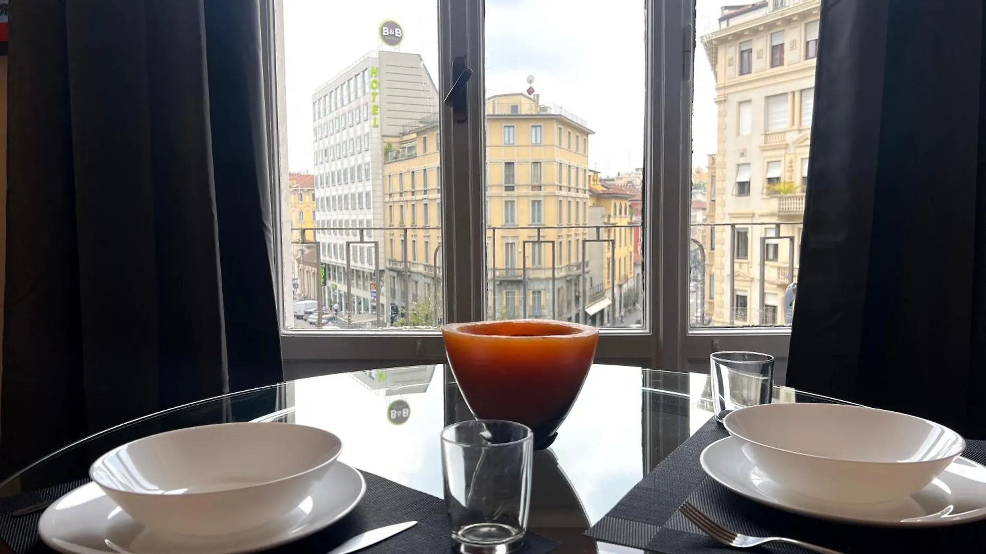 Milanoflats - New Beautiful Fully Equipped Studio Apartment With A View Of Piazza San Camillo - 5 Minutes From Central Station, M2, M3, Airport Shuttle  Milan
